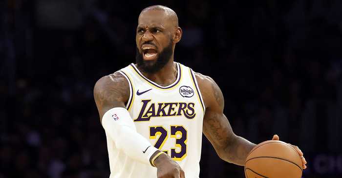 詹姆斯因伤缺阵今日战马刺 再缺席一场就将失去评奖资格